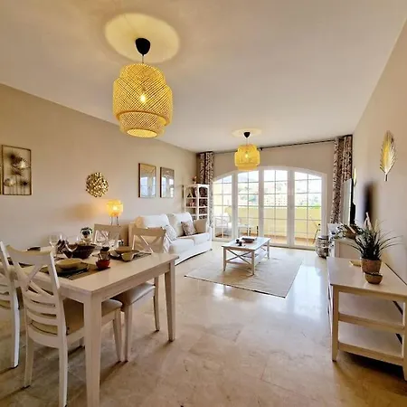 Royal Golf View: 2br, Pools & Ac Apartment Sitio de Calahonda