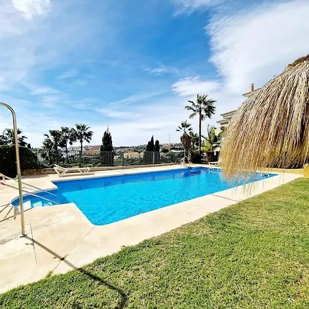 Royal Golf View: 2br, Pools & Ac *