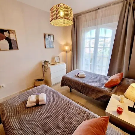 Royal Golf View: 2br, Pools & Ac *