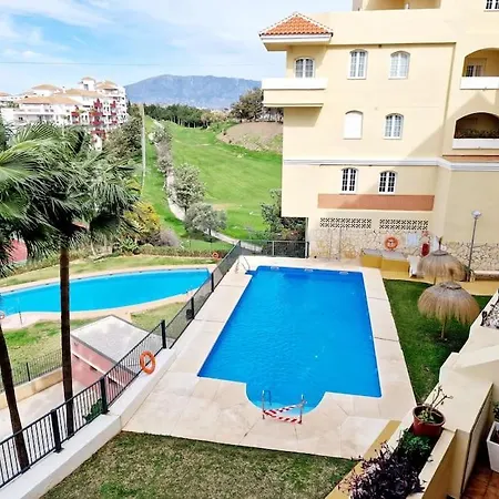 Royal Golf View: 2br, Pools & Ac Apartment